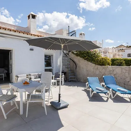 בית נופש Wonderful House Just Above The Sea *