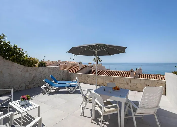 בית נופש Wonderful House Just Above The Sea *