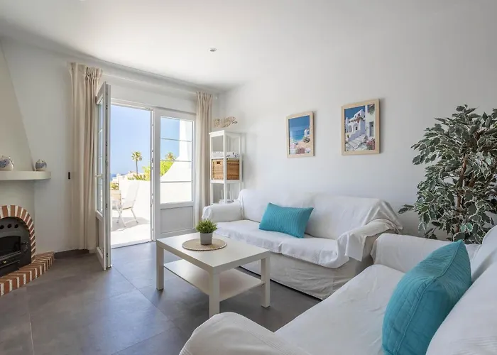 בית נופש Wonderful House Just Above The Sea *