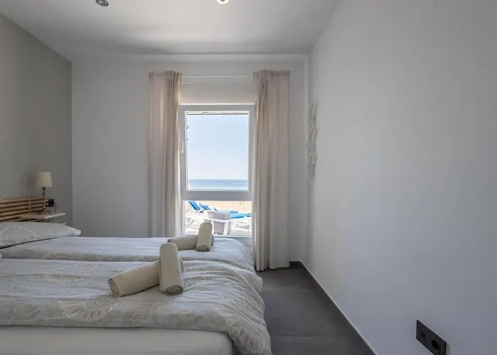 בית נופש Wonderful House Just Above The Sea נרחה