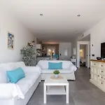 Будинок відпочинку Wonderful House Just Above The Sea