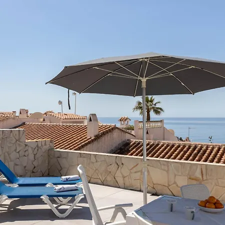 Будинок відпочинку Wonderful House Just Above The Sea Нерха